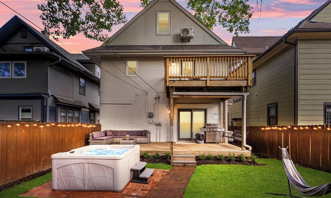 Southmoreland House | Spacious 6BR KC Home w/Hot Tub, Gym, Games &Cinema