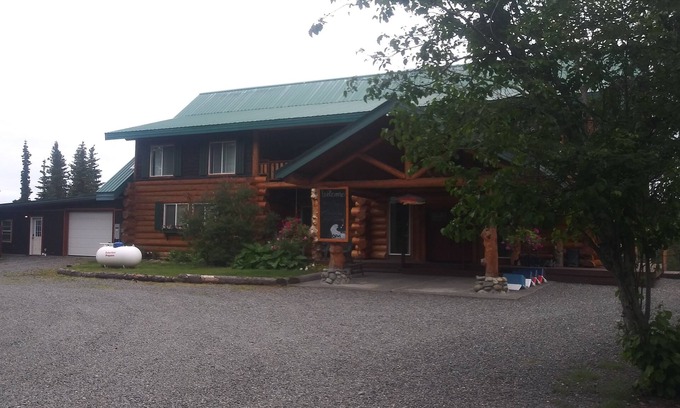 Cohoe Cabin | Spacious 7-bedroom lodge in welcoming Kasilof with AC