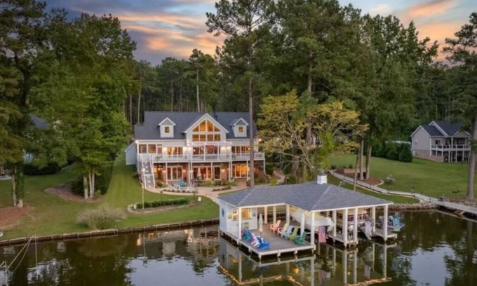 Littleton House | Spacious 7BR house, Lakeview, Dock, Decks, Kayaks, Patio
