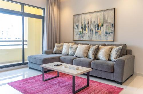 The Greens Apartment | Spacious and Stylish 3-Bedroom in Al Sidir, Greens