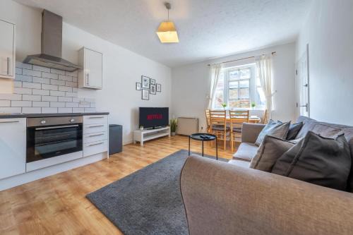 Bishop's Stortford Apartment | Spacious Apartment, near Stansted Airport & Bishops Stortford Town Centre, Ideal for Contractors and Relocators