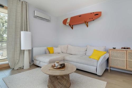 Nowy Port Apartment | Spacious Apartment in Gdańsk with Sauna, Gym, Parking and Desk by Renters Prestige