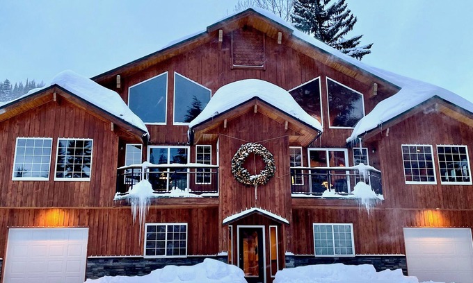 Sandpoint Cabin | Spacious, bright walk/ski-in/ski-out* duplex with ample parking