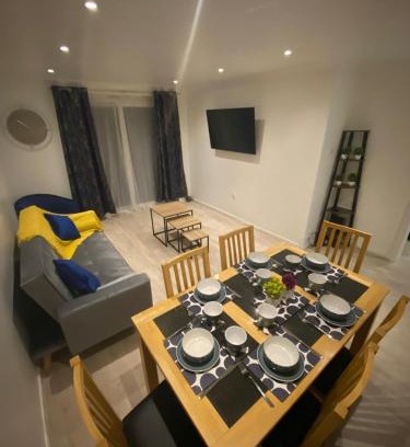 Harlow House | Spacious & cosy home in Harlow, ideal for contractors & relocators