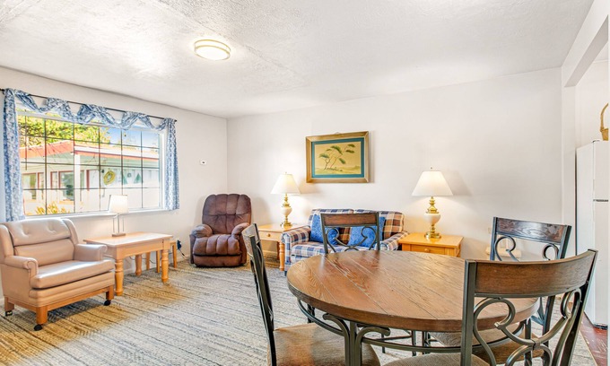 Westport House | Spacious, dog-friendly getaway with fast WiFi & a full kitchen - near the beach