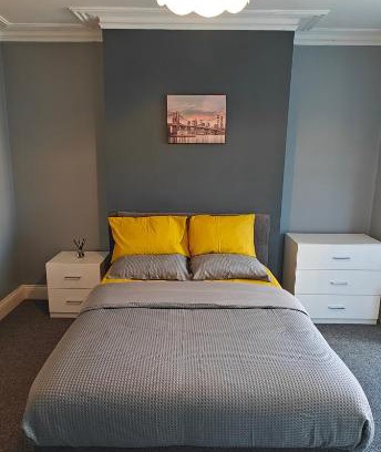 Nottingham House | Spacious double room 002