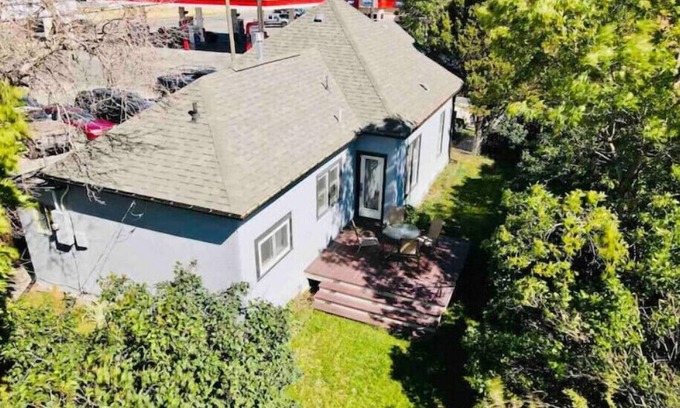 Pray House | Spacious Downtown 2 Bdrm House