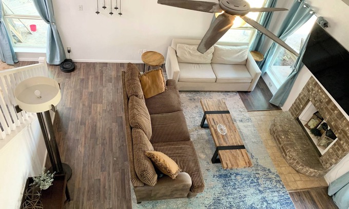 Keller House | Spacious Family Friendly Retreat Centrally Located with Big Backyard