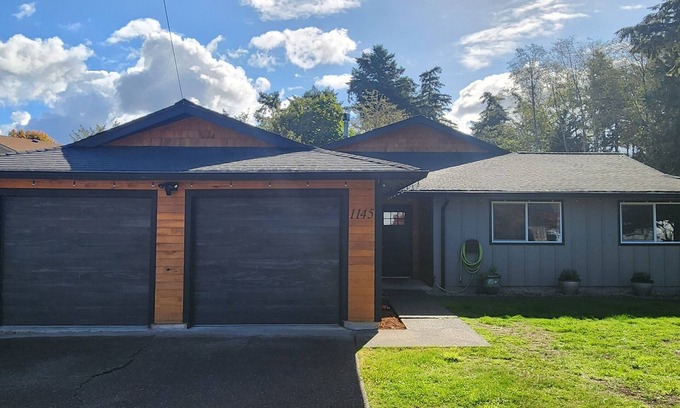 Coos Bay House | Spacious Family Home