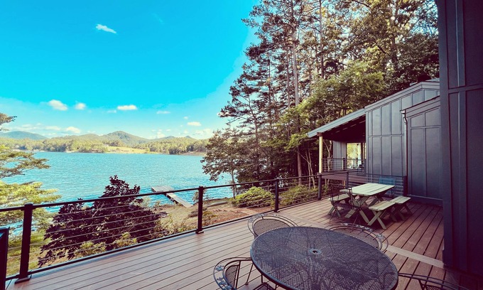 Hiawassee House | Spacious Hiawassee Lake House