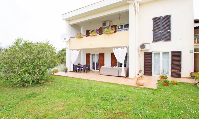 Valdebek Apartment | Spacious holiday apartment in suburb of Pula, Valdebek