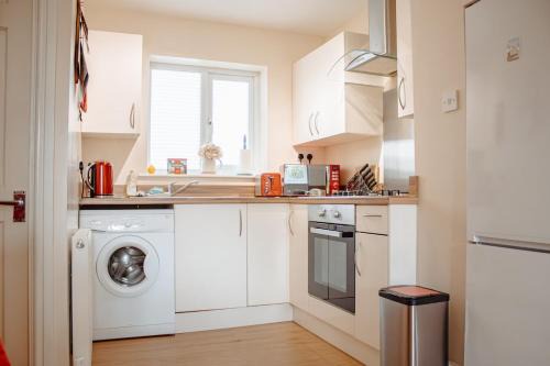 Harrogate Apartment | Spacious Holiday Home with Free Parking