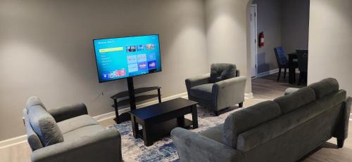 Oxon Hill House | Spacious home near DC
