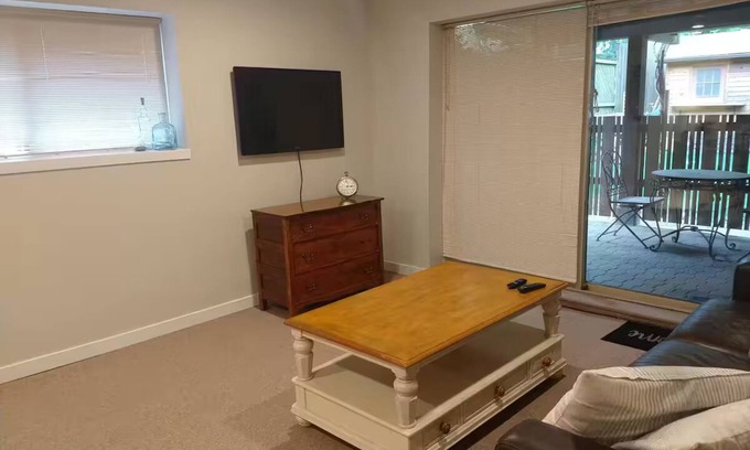 West Vancouver Apartment | Spacious, Light & Bright West Van Suite