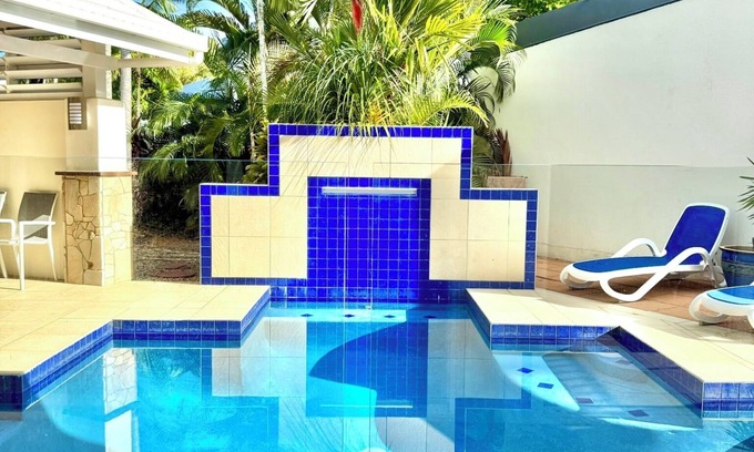 Clifton Beach House | Spacious Luxury House on Clifton Beach with Heated Saltwater Pool