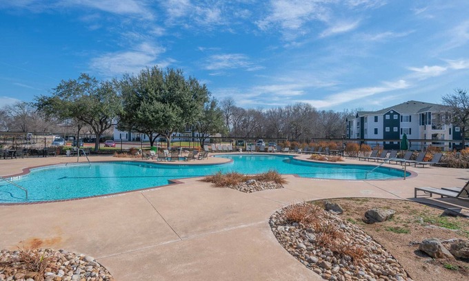 Pleasant Valley Apartment | Spacious Luxury Retreat: 4 BR/4 BA Oasis near DT