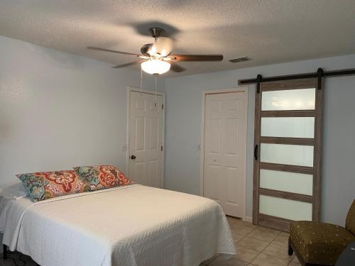Orlando House | - Spacious Master Room with Private Bathroom near UCF, Hospital & Shopping