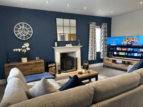 Sherwood Forest House | Spacious, Modern & Quiet Bungalow with hot tub