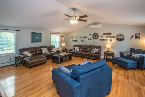 North Conway House | Spacious North Conway Home AC Hot tub and Games