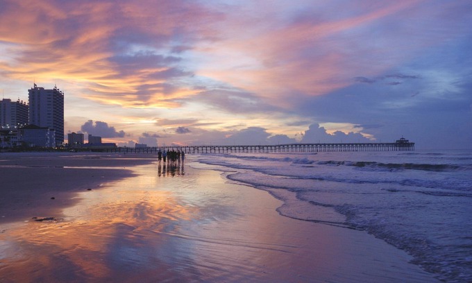 Arcadian Shores Resort | Spacious Oceanfront Resort with Onsite Restaurant, 5 Pools, 2 indoor Pools and Beach Access