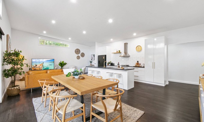 Daylesford House | Spacious + Peaceful 3BR house w/deck, 1km to town