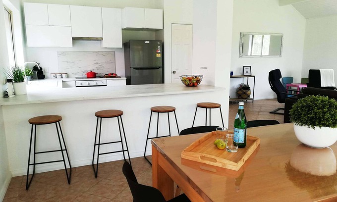 Dunsborough House | Spacious & quiet home with extended Golf views, close beach & CBD, WiFi