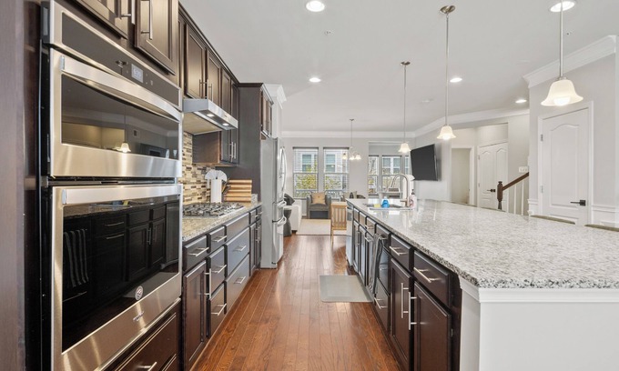 Hanover House | Spacious Retreat 3-Level Luxury Townhome Minutes From BWI + Casino
