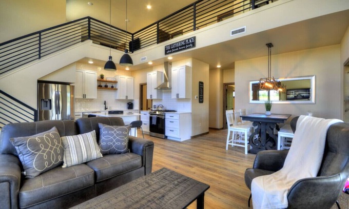 Red Lodge House | Spacious Retreat w/Rooftop Patio