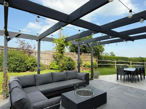 Cranbrook House | Spacious Stylish Modern House - Sleeps 12 5BR