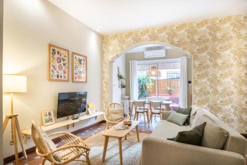 Sant Antoni Apartment | Spacious & Sunny Apartment with Terrace in the city center