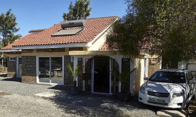 Syokimau House | Spacious TWIN Room/One-bedroom bungalow in serene Nairobi with WiFi, AC