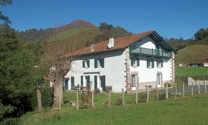 Bidarray House | Spacious vacation home close to mountains and beaches in the heart of the Basque Country