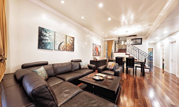 Little Russia House | Spacious Victorian w/Hot Tub and Zen Garden