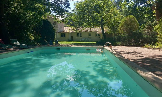 Queyrac House | Spacious villa on large domain with swimmingpool 15 minutes from the beaches