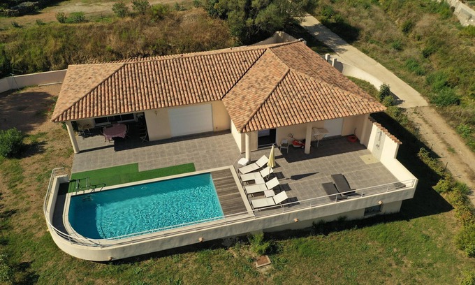 Sari-Solenzara Villa | Spacious villa with private heated pool