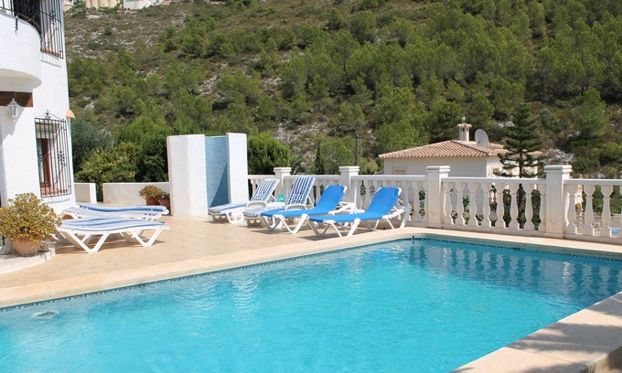 Paichi Villa | Spacious villa with sea and mountain views