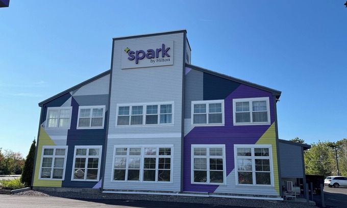 South Portland Hotel | Spark by Hilton Portland Airport Maine Mall
