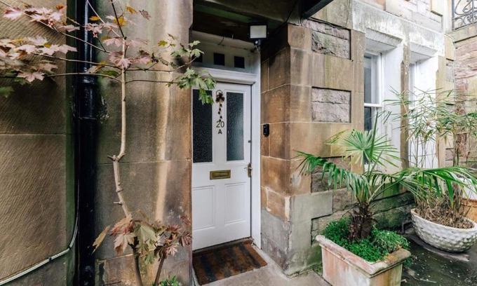 Marchmont Apartment | Special Basement Apartment close to the meadows