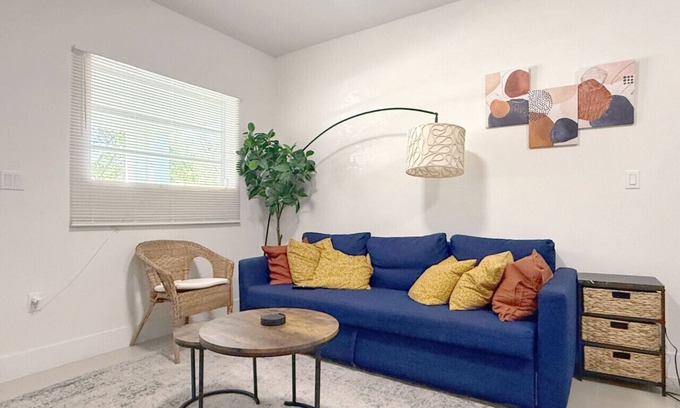 Liberty City House | Special Discount - Buena Vista Room + Ensuite Bath