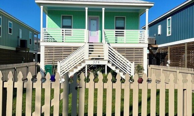 Gulfport Cottage | Special Snowbird rates! Beach View,Fenced in yard,3 BR & 2 baths.