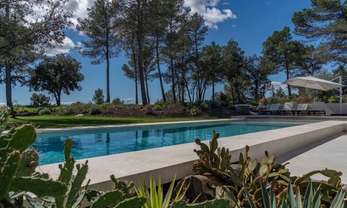 Saint-Clement-de-Riviere House | Spectacular architectural villa with views