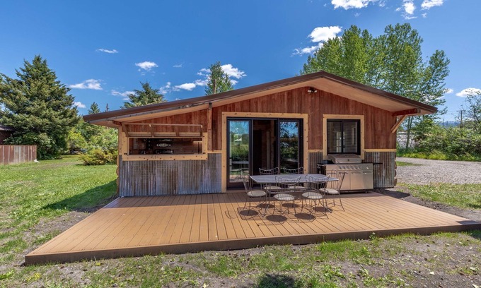 Bozeman Cabin | Spectacular Cabins on Gallatin River!