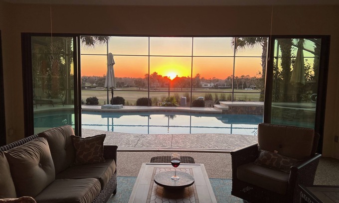 Hadley House | Spectacular Hot Tub w/Pool Home on Beautiful Golf Course View,BBQ, & WiFi!