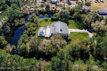 Interchange Square House | Spectacular Lodge (Pool, Spa, Pond, Acreage) Home in Beautiful Sunshine State