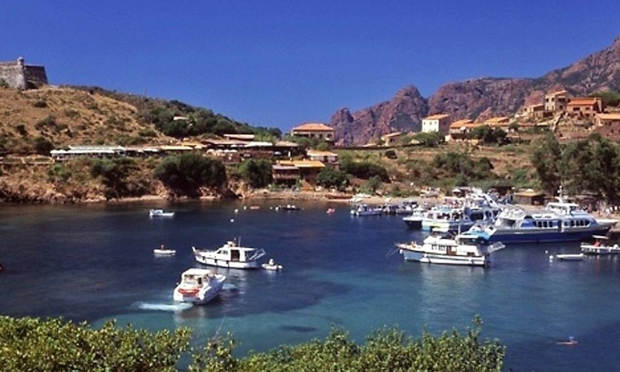 Osani Apartment | Spend exceptional holidays in a protected village , by the sea