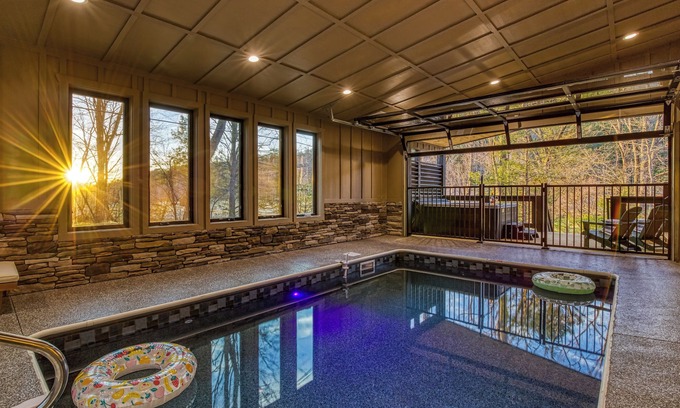 Pittman Center Cabin | Splash Mountain Lodge, Get $685 of FREE attraction tickets for each paid day!