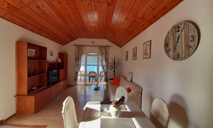 Govedari Apartment | Sponga 2 Apartment with balcony and sea view