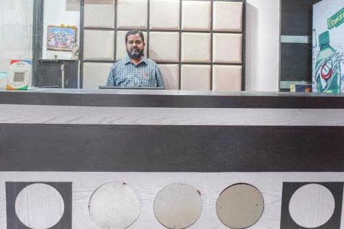 Chanda Nagar Hotel | Spot On Sunshine Inn