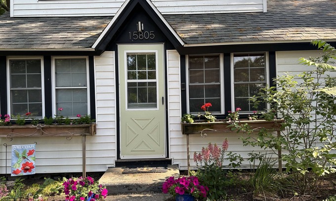 Spring Lake House | Spring Lake Cottage. 3 night reservations allowed, weeklong discounts available