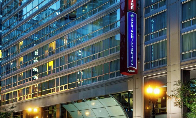 Downtown Chicago Hotel | Springhill Suites by Marriott Chicago Downtown/River North